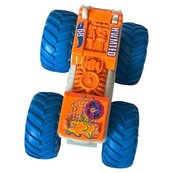 Hot Wheels 5 Alarm Fire Truck Monster Jam Truck #68 HWMTFD Glow Dark - Picture 3 of 4